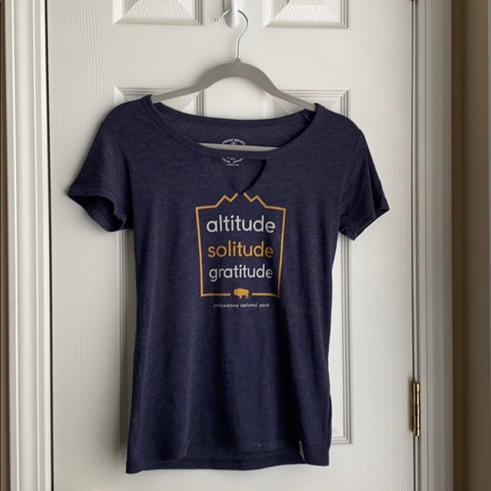 Size Small Yellowstone National Park Tshirt